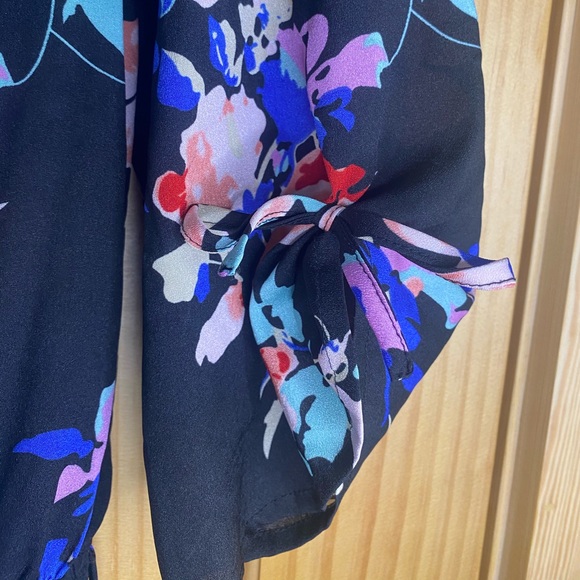 YUMI KIM Black with Floral Print Romper Size L 3/4 Sleeves with ties - Picture 5 of 6